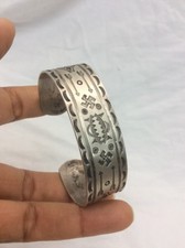 vtg.Native American Navajo Fred Harvey Era silver Stamp whirling  Cuff Bracelet - Additional view 2