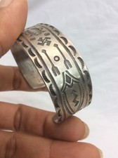 vtg.Native American Navajo Fred Harvey Era silver Stamp whirling  Cuff Bracelet - Additional view 4