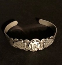 GREAT OLD FRED HARVEY STYLE THUNDERBIRD DESIGN STERLING SILVER BRACELET