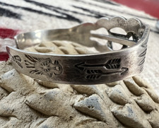 Vintage FRED HARVEY ERA sterling silver DOG CUFF bracelet Southwestern 6