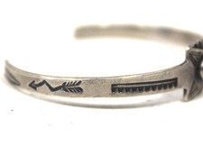 Vintage Sterling Silver Bracelet w/ Green Stone - Arrows - Fred Harvey Era - Additional view 3