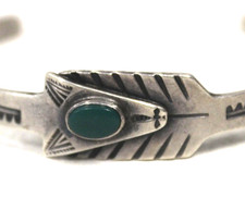 Vintage Sterling Silver Bracelet w/ Green Stone - Arrows - Fred Harvey Era - Additional view 7