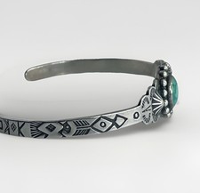 Fred Harvey Era Sterling Child's Navajo Cuff Bracelet with Turquoise Stone 7g - Additional view 2