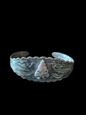 1940s Fred Harvey Navajo Coin Silver Stamped Arrow & Thunderbird Cuff Bracelet - Additional view 4