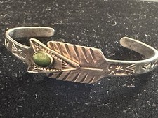 Sterling Silver Fred Harvey Era Arrow Motif Green Turquoise Cuff Bracelet 9.28g - Additional view 2