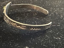 Sterling Silver Fred Harvey Era Arrow Motif Green Turquoise Cuff Bracelet 9.28g - Additional view 4