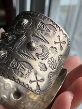 Old Fred Harvey Era Navajo Repousse&Stamped Sterling Silver Cuff Bracelet 64g - Additional view 3