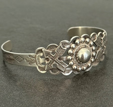 Vintage FRED HARVEY ERA Navajo CONCHO DOME CROSSED ARROW Sterling Bracelet 7 in - Additional view 2