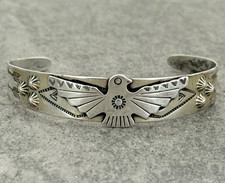 FRED HARVEY ERA Navajo THUNDERBIRD Fluted button Sterling silver Bracelet 6.8 in