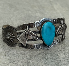 RARE Vintage FRED HARVEY ERA Navajo Turquoise HORSE REPOUSSE Sterling Bracelet - Additional view 2