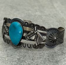 RARE Vintage FRED HARVEY ERA Navajo Turquoise HORSE REPOUSSE Sterling Bracelet - Additional view 3