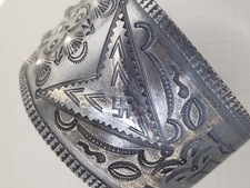 1930s NAVAJO FRED HARVEY ERA X LARGE STAMPED CUFF BRACELET WHIRLING LOG 107 GRAM - Additional view 16