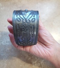 1930s NAVAJO FRED HARVEY ERA X LARGE STAMPED CUFF BRACELET WHIRLING LOG 107 GRAM - Additional view 5