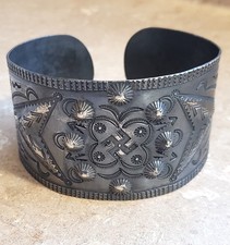 1930s NAVAJO FRED HARVEY ERA X LARGE STAMPED CUFF BRACELET WHIRLING LOG 107 GRAM - Additional view 7