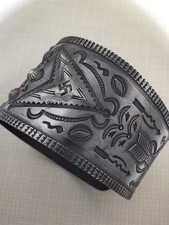 1930s NAVAJO FRED HARVEY ERA X LARGE STAMPED CUFF BRACELET WHIRLING LOG 107 GRAM - Additional view 9