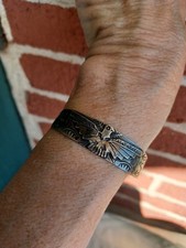VINTAGE FRED HARVEY ERA NAVAJO THUNDERBIRD STAMPED ARROWS SILVER CUFF BRACELET - Additional view 2