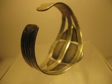 Wonderful VINTAGE FRED HARVEY ERA Navajo Turquoise Coin Silver Bracelet 39g 7 in - Additional view 5