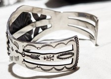 Fred Harvey Era Coin Silver Navajo Stamps Gorgeous Green Turquoise Cuff Bracelet - Additional view 13