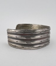 Early Old Navajo Fred Harvey Era Sterling Silver Stamped Arrow Cuff Bracelet - Additional view 3