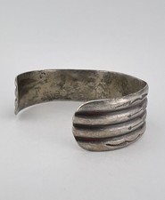 Early Old Navajo Fred Harvey Era Sterling Silver Stamped Arrow Cuff Bracelet - Additional view 4