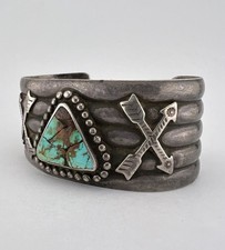 1930s Navajo Fred Harvey Silver Cerrillos Turquoise Stamped Arrow Cuff Bracelet - Additional view 2