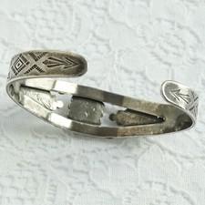 Vintage Navajo Fred Harvey Era Turquoise Cuff Bracelet Stamp Decoration Sterling - Additional view 7