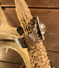 VINTAGE FRED HARVEY ERA NAVAJO DOMED/CONCHO  SILVER CUFF BRACELET  45.4 G - Additional view 4