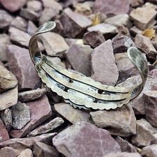 EXUBERANT Old Fred Harvey Era Navajo Sterling DRAGON'S BREATH Cuff Bracelet - Additional view 4