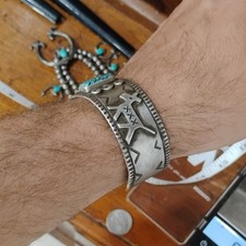 Early Fred Harvey Era NAVAJO Spiderweb TURQUOISE Sterling DOG Cuff Bracelet - Additional view 3