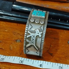 Early Fred Harvey Era NAVAJO Spiderweb TURQUOISE Sterling DOG Cuff Bracelet - Additional view 6