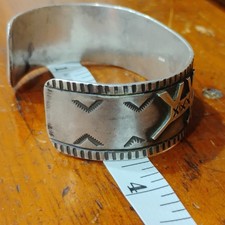 Early Fred Harvey Era NAVAJO Spiderweb TURQUOISE Sterling DOG Cuff Bracelet - Additional view 9