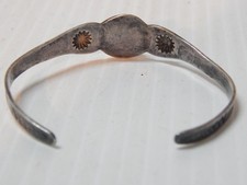 VINTAGE NAVAJO INDIAN FRED HARVEY STERLING SILVER SMALL WRIST SIZE BRACELET - Additional view 3