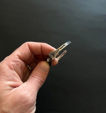 Fred Harvey Navajo Sterling Silver Repoussé Cuff Bracelet Old Green Turquoise - Additional view 5