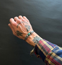 Fred Harvey Navajo Sterling Silver Repoussé Cuff Bracelet Old Green Turquoise - Additional view 7