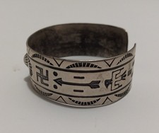 Vintage FRED HARVEY ERA Navajo WHIRLING LOG ARROW THUNDERBIRD Silver Cuf Bacelet - Additional view 2