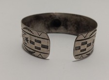Vintage FRED HARVEY ERA Navajo WHIRLING LOG ARROW THUNDERBIRD Silver Cuf Bacelet - Additional view 3