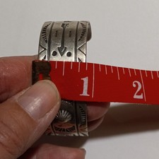 Vintage FRED HARVEY ERA Navajo WHIRLING LOG ARROW THUNDERBIRD Silver Cuf Bacelet - Additional view 10