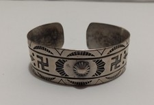 Vintage FRED HARVEY ERA Navajo WHIRLING LOG ARROW THUNDERBIRD Silver Cuf Bacelet