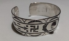 Vintage FRED HARVEY ERA Navajo WHIRLING LOG ARROW THUNDERBIRD Silver Cuf Bacelet - Additional view 1