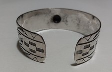 Vintage FRED HARVEY ERA Navajo WHIRLING LOG ARROW THUNDERBIRD Silver Cuf Bacelet - Additional view 3