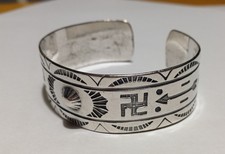 Vintage FRED HARVEY ERA Navajo WHIRLING LOG ARROW THUNDERBIRD Silver Cuf Bacelet - Additional view 5