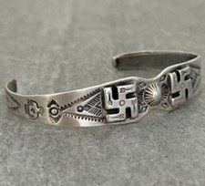 Vintage FRED HARVEY ERA Navajo WHIRLING LOG REPOUSSE/FLUTED Silver Bracelet - Additional view 2