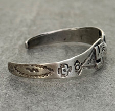 Vintage FRED HARVEY ERA Navajo WHIRLING LOG REPOUSSE/FLUTED Silver Bracelet - Additional view 8