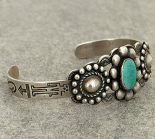 Vintage FRED HARVEY ERA NAVAJO Turquoise CONCHO Scalloped Sterling Bracelet 7 in - Additional view 2