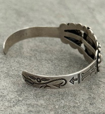 Vintage FRED HARVEY ERA NAVAJO Turquoise CONCHO Scalloped Sterling Bracelet 7 in - Additional view 6