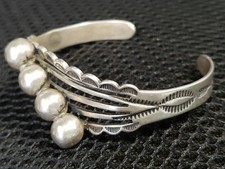 FRED HARVEY ERA MAISELS Navajo THUNDERBIRD Scalloped Sterling Tooled Bracelet - Additional view 1