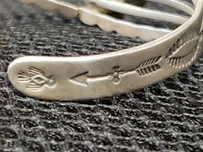 FRED HARVEY ERA MAISELS Navajo THUNDERBIRD Scalloped Sterling Tooled Bracelet - Additional view 4