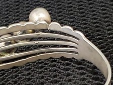 FRED HARVEY ERA MAISELS Navajo THUNDERBIRD Scalloped Sterling Tooled Bracelet - Additional view 6