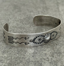 Vintage FRED HARVEY ERA Navajo WHIRLING LOG REPOUSSE/FLUTED Silver Bracelet 6.75 - Additional view 2
