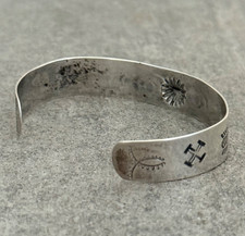 Vintage FRED HARVEY ERA Navajo WHIRLING LOG REPOUSSE/FLUTED Silver Bracelet 6.75 - Additional view 6